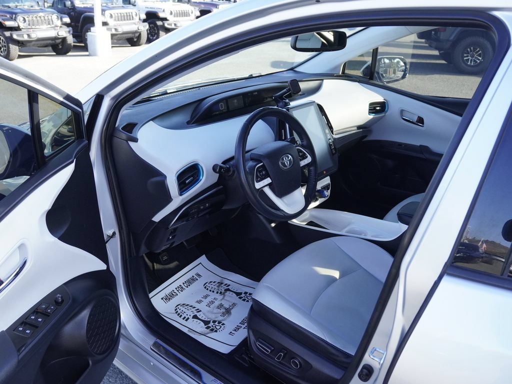 Used 2017 Toyota Prius Prime Advanced w/ Carpet Mat Package FWD image 26