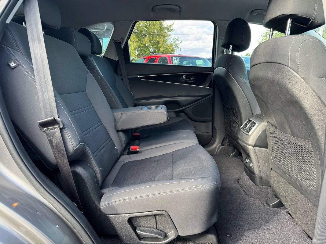 Used 2017 Kia Sorento AWD image 10