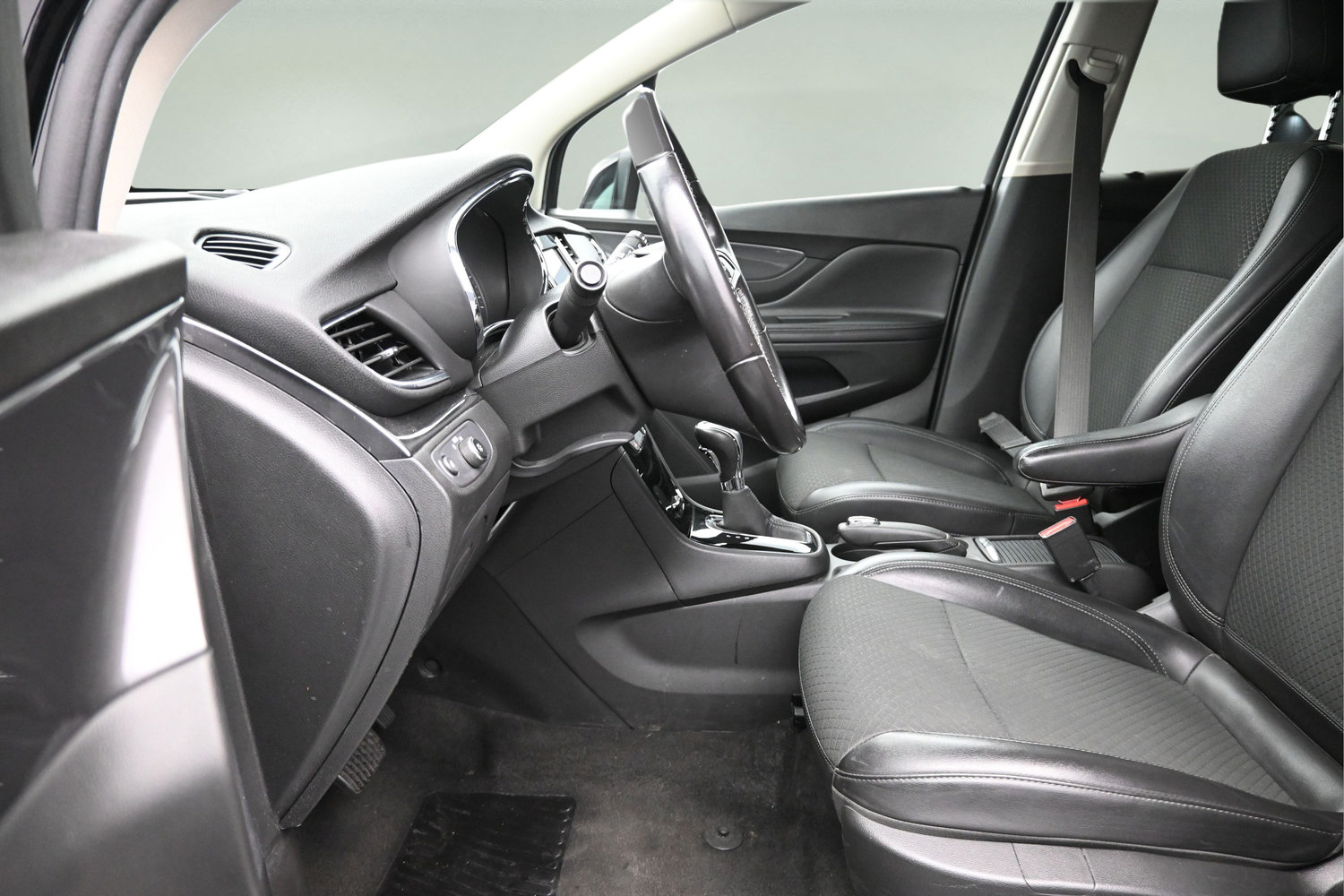 Used 2022 Buick Encore Preferred w/ Safety Package AWD/4WD image 13