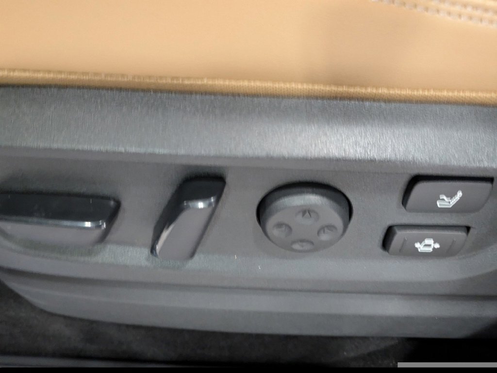 Used 2025 INFINITI QX80 Sensory AWD/4WD image 10