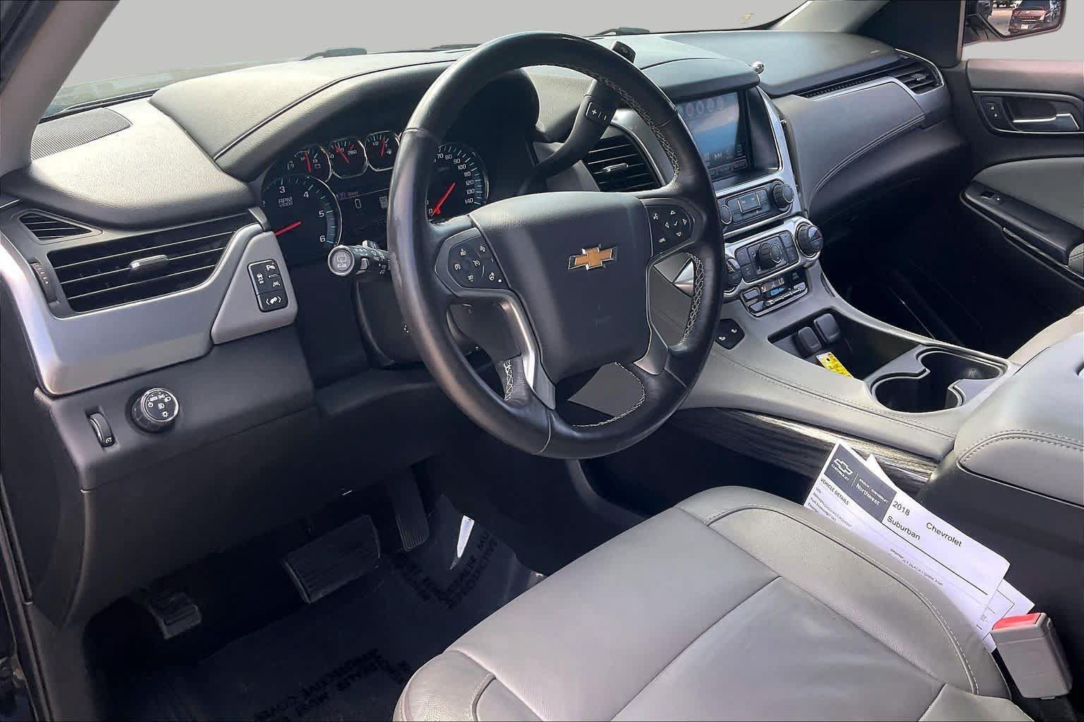 Used 2018 Chevrolet Suburban LT RWD image 18