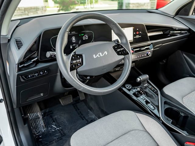 Used 2023 Kia Niro SX image 15