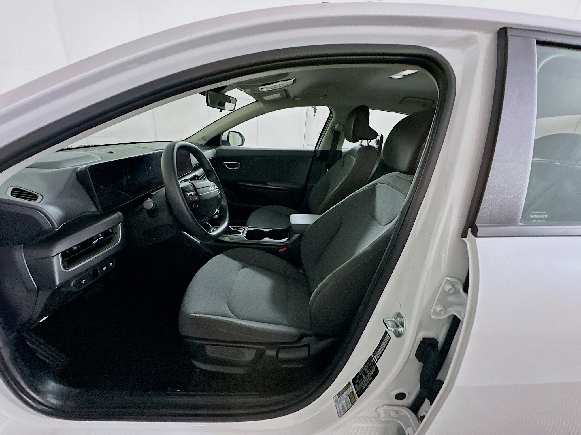 Used 2025 Kia K4 LXS image 13