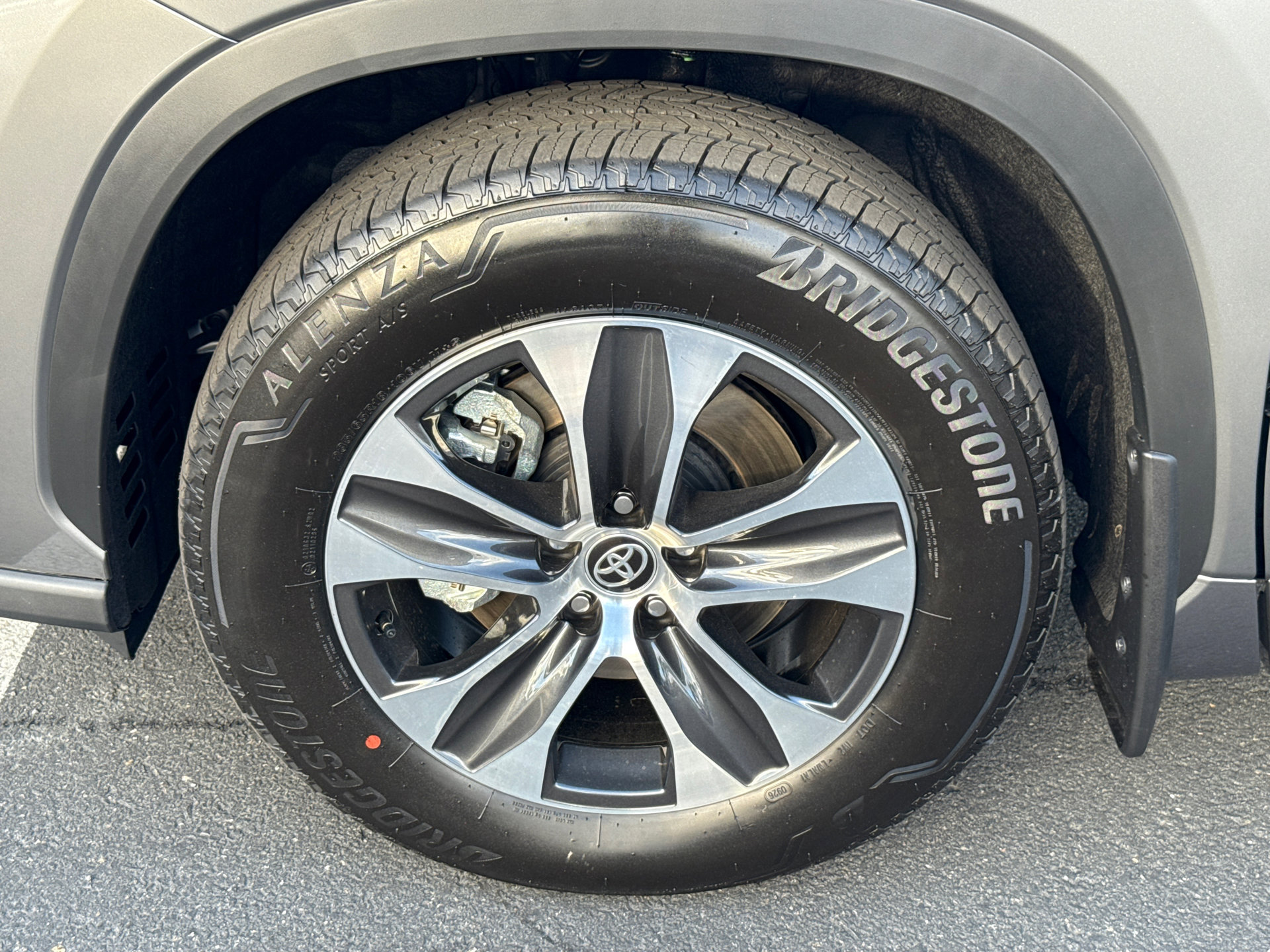 Certified 2026 Toyota Highlander XLE AWD/4WD image 5