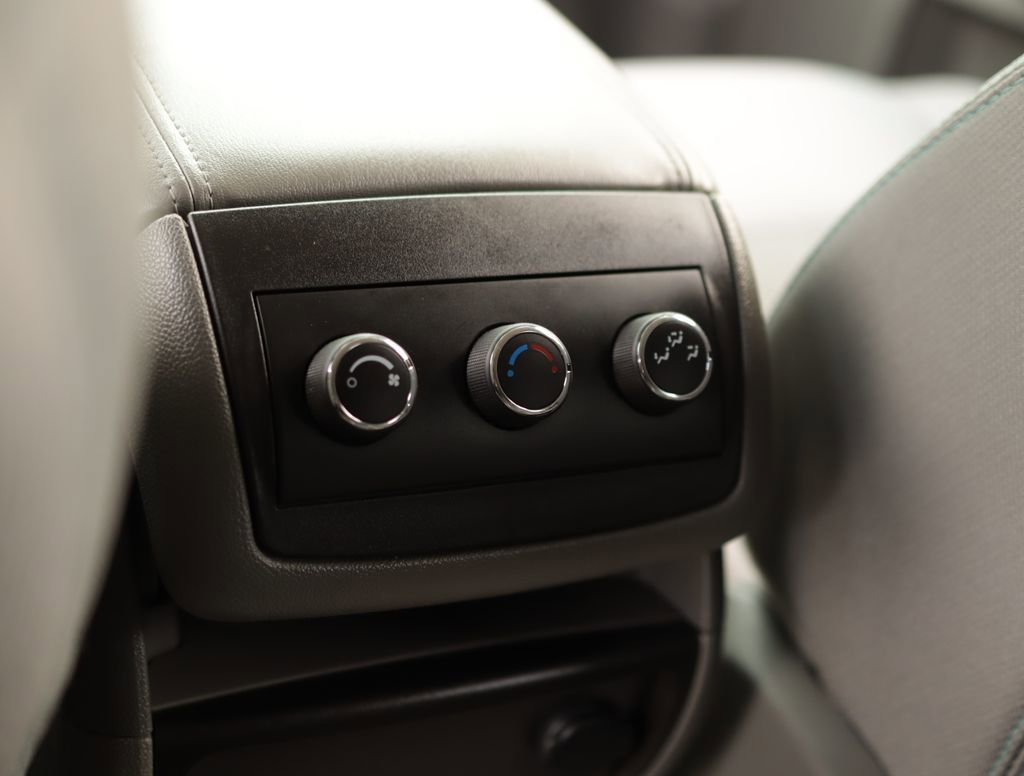 Used 2017 Chevrolet Traverse LT image 24