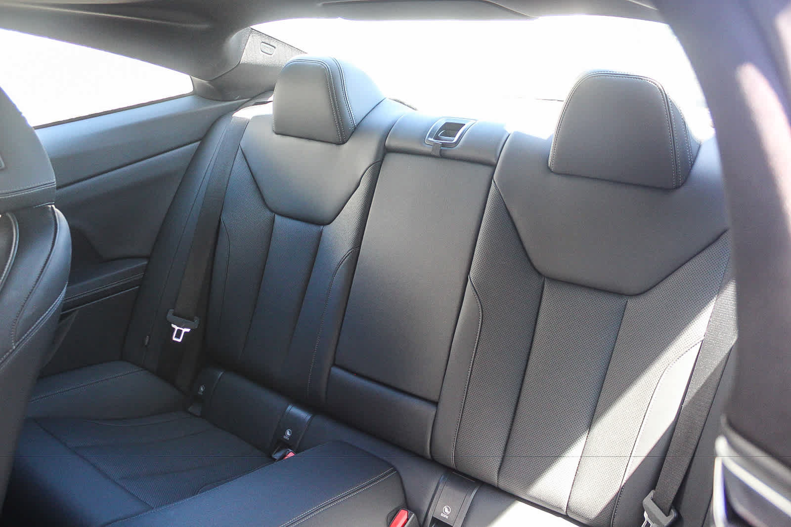 Used 2023 BMW 430i Coupe w/ Premium Package RWD image 16