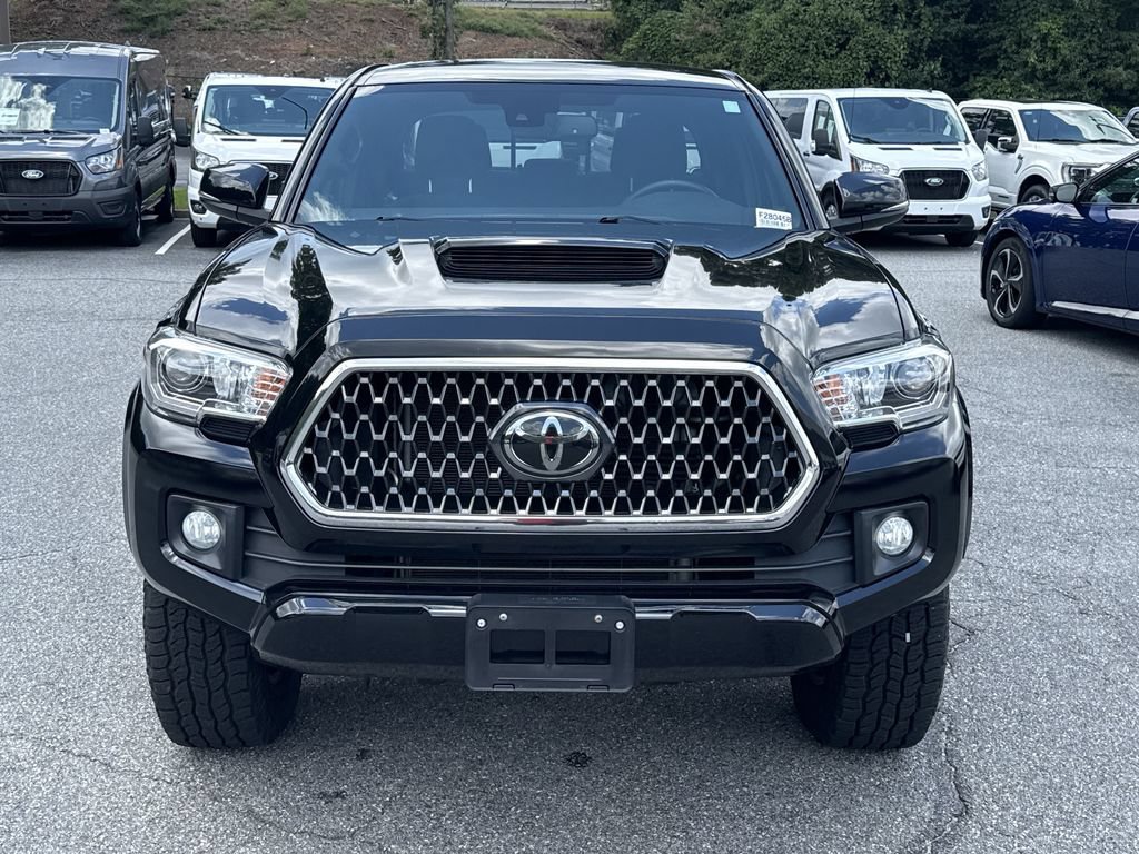 Used 2018 Toyota Tacoma TRD Sport AWD/4WD image 2