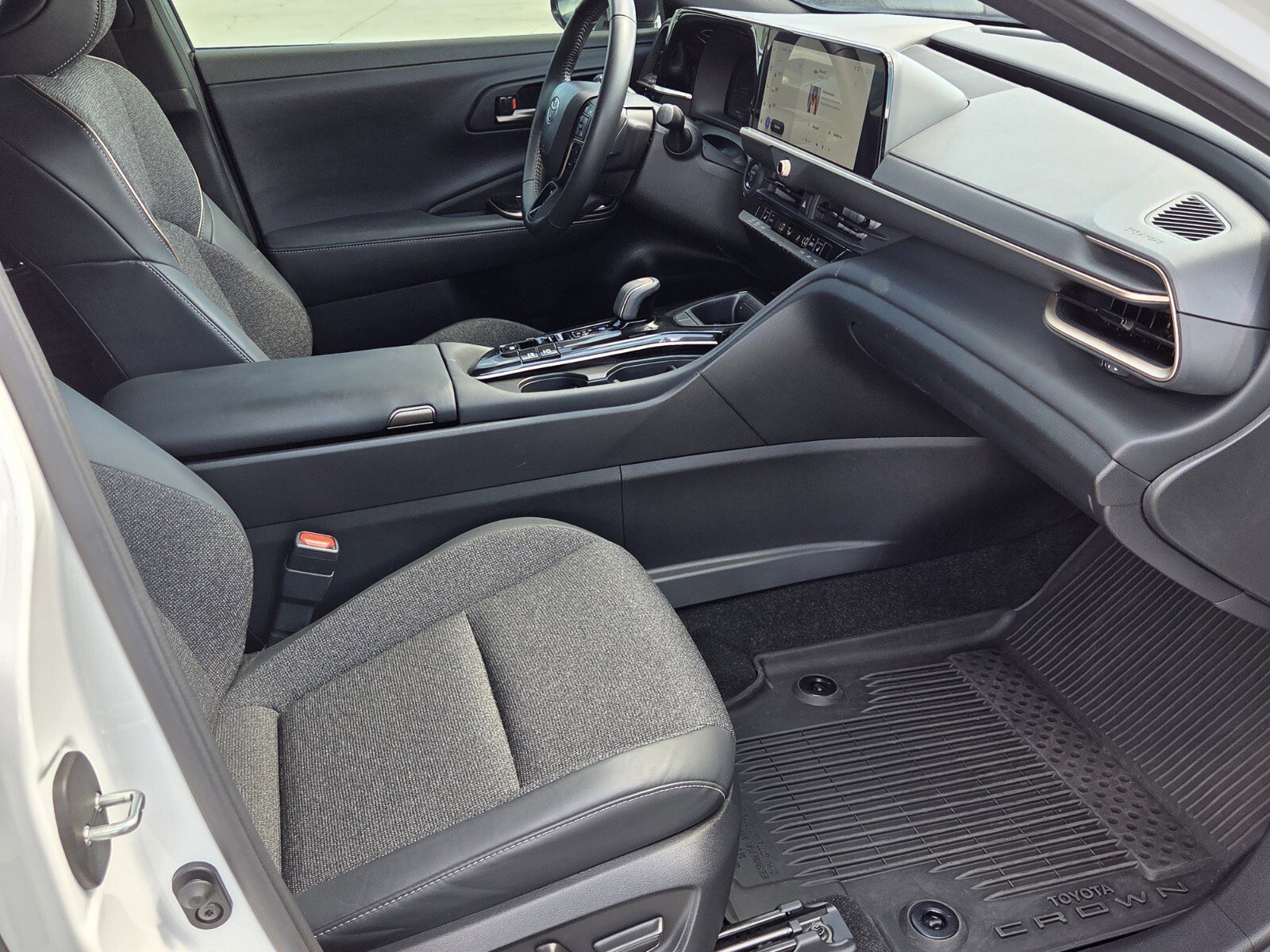 Used 2024 Toyota Crown XLE image 11