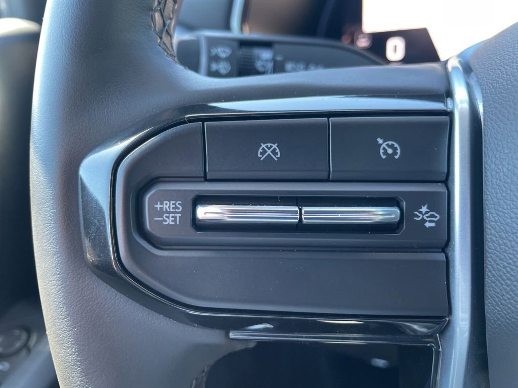 Used 2024 Chevrolet Colorado LT w/ LT Convenience Package II AWD/4WD image 14