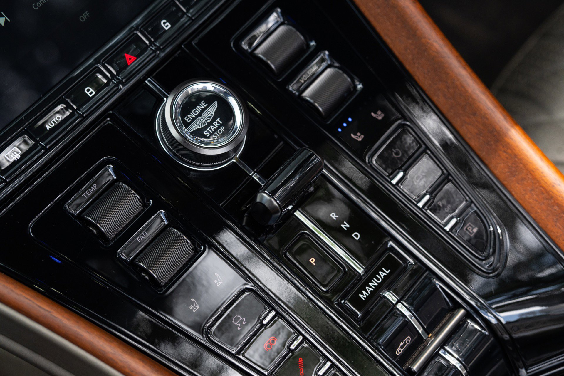 Used 2024 Aston Martin DB12 Convertible RWD image 48