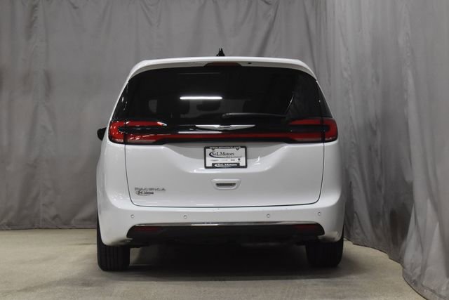 Certified 2025 Chrysler Pacifica Select image 8