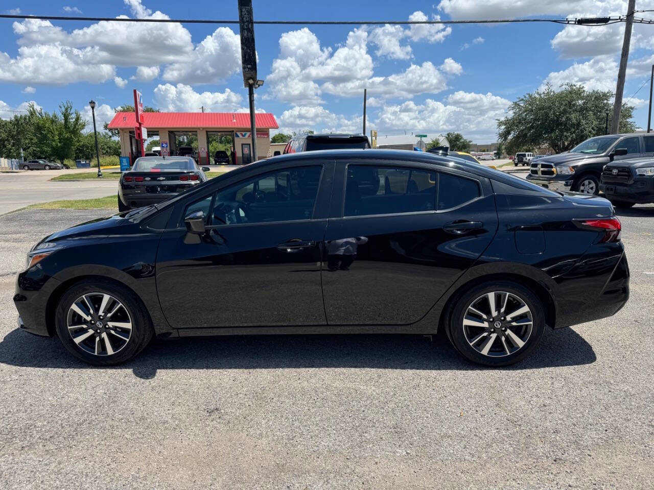 Used 2021 Nissan Versa SV image 6