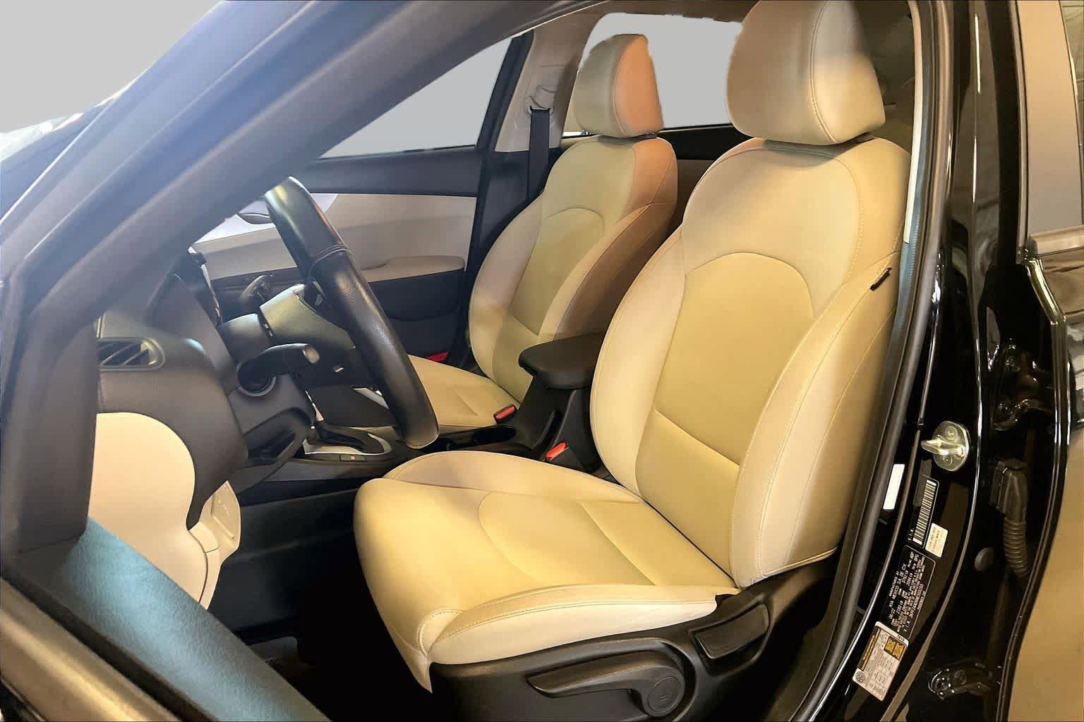 Used 2022 Kia Forte LXS w/ LXS Technology Package FWD image 7