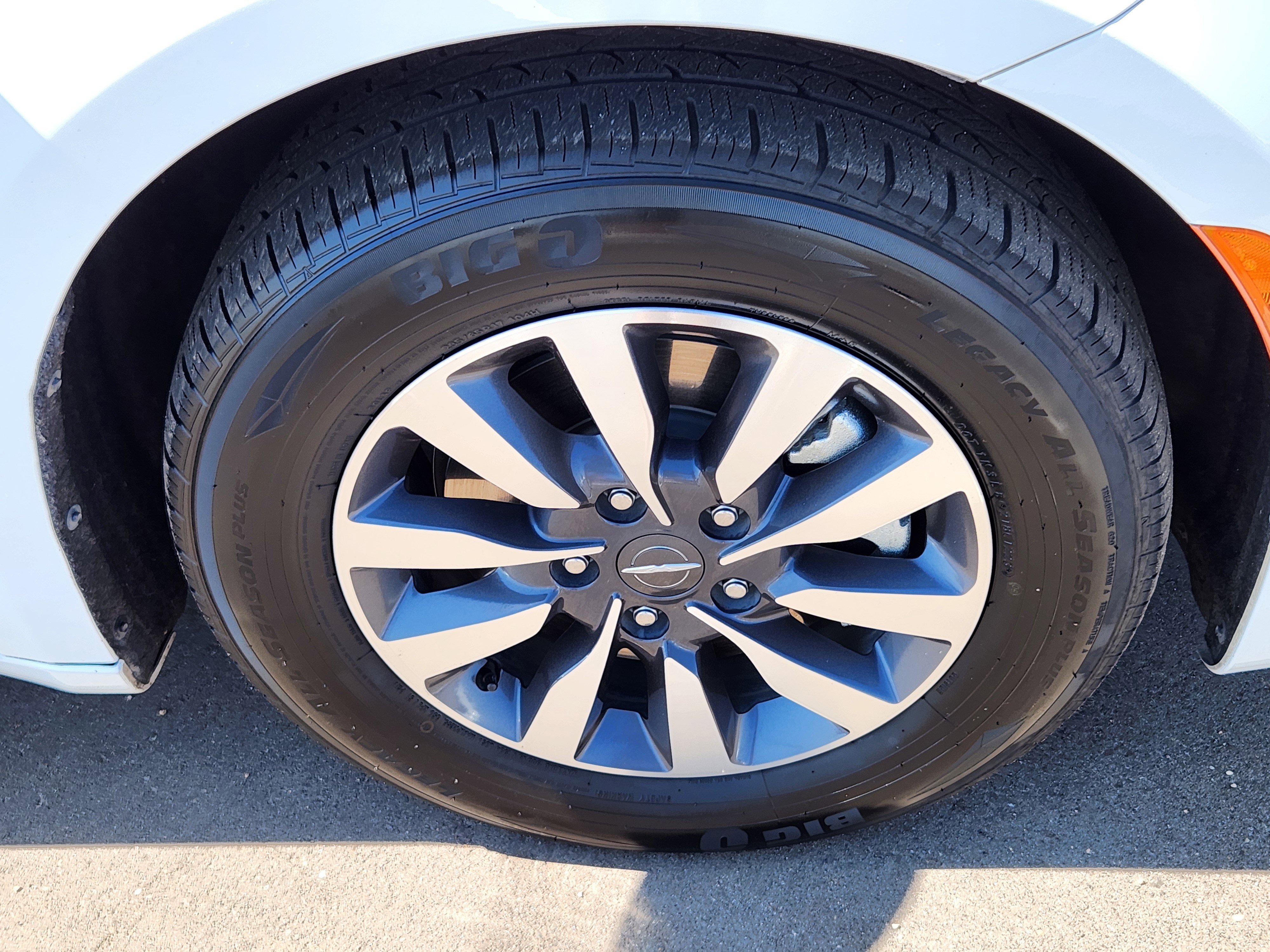 Used 2022 Chrysler Pacifica Touring-L image 19