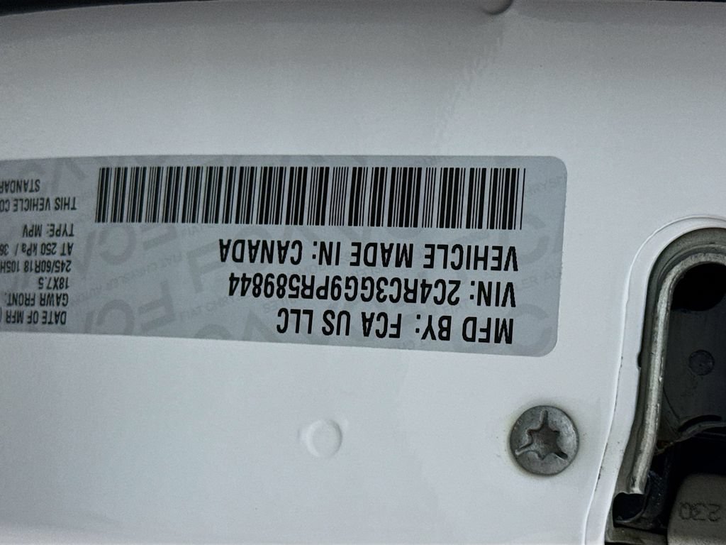 Used 2023 Chrysler Pacifica Limited AWD/4WD image 38