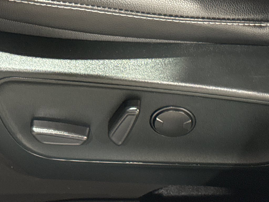 Used 2022 Ford Escape SEL image 18