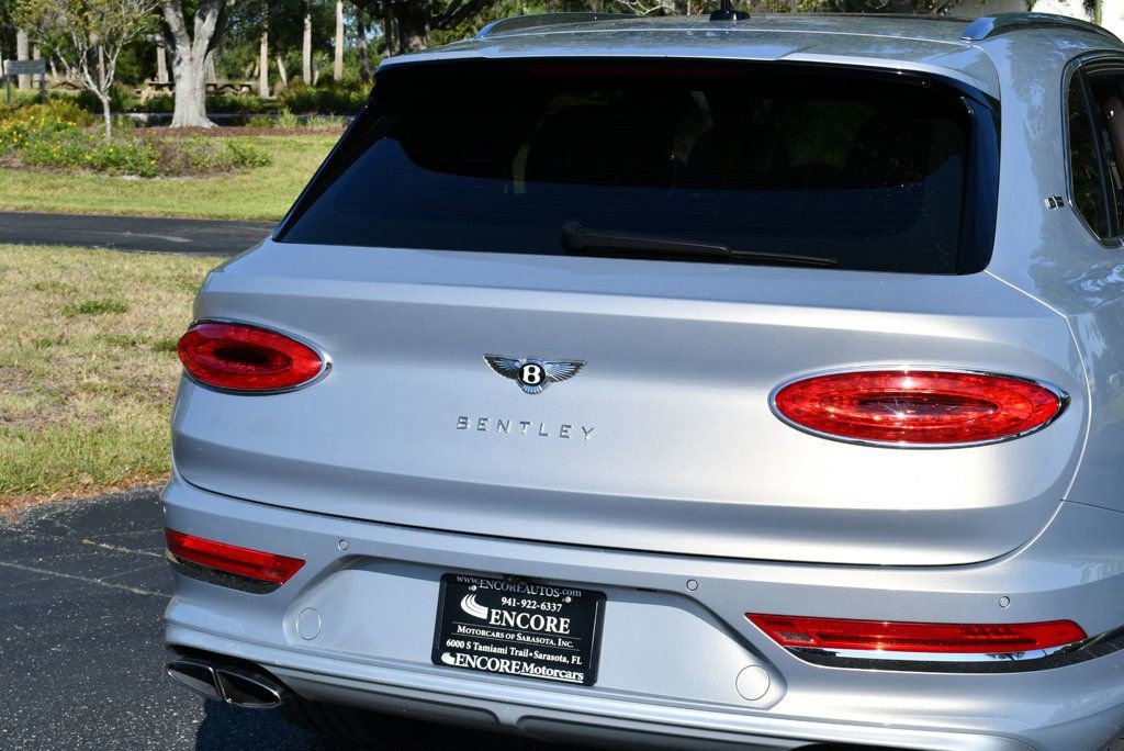 Used 2023 Bentley Bentayga Extended Wheelbase AWD/4WD image 10