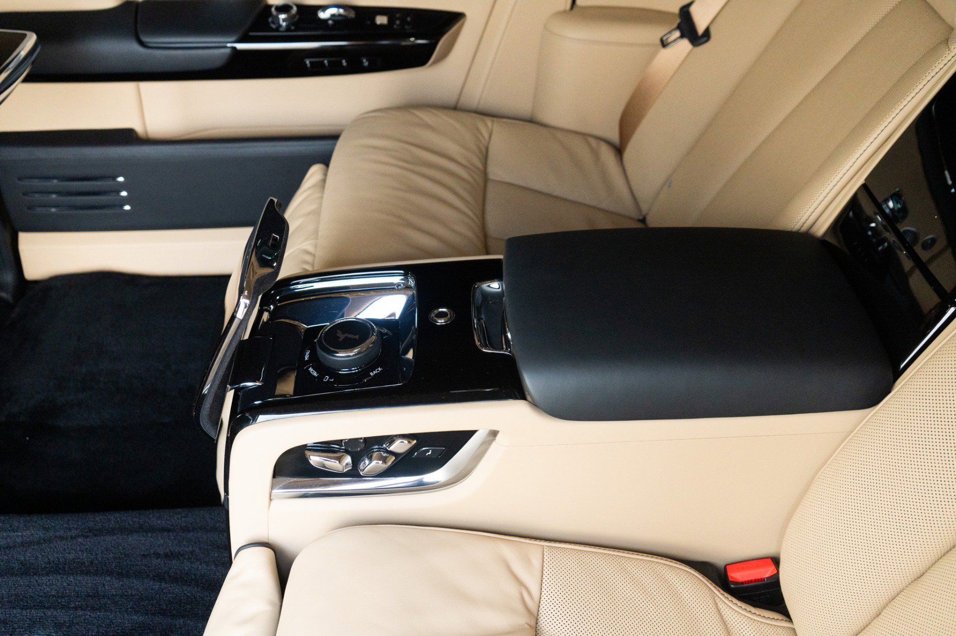 Used 2022 Rolls-Royce Phantom Extended Wheelbase image 33