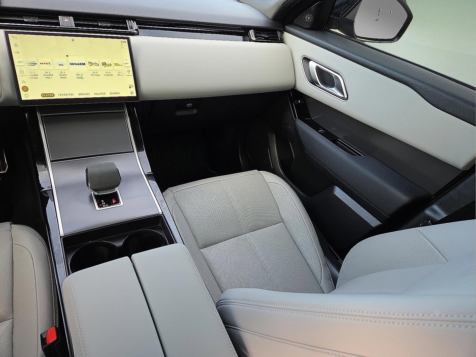 Used 2024 Land Rover Range Rover Velar Dynamic SE image 12