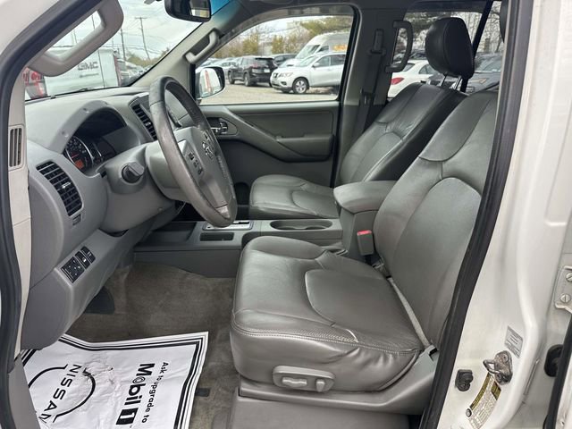 Used 2013 Nissan Frontier SL w/ Moonroof Pkg image 15