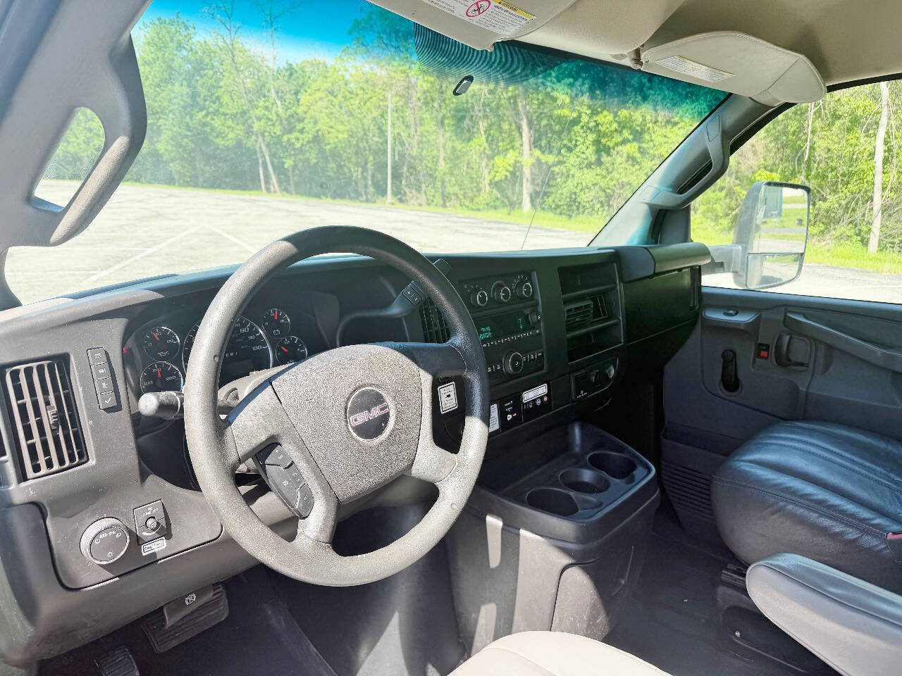 Used 2017 GMC Savana 3500 Extended RWD image 11