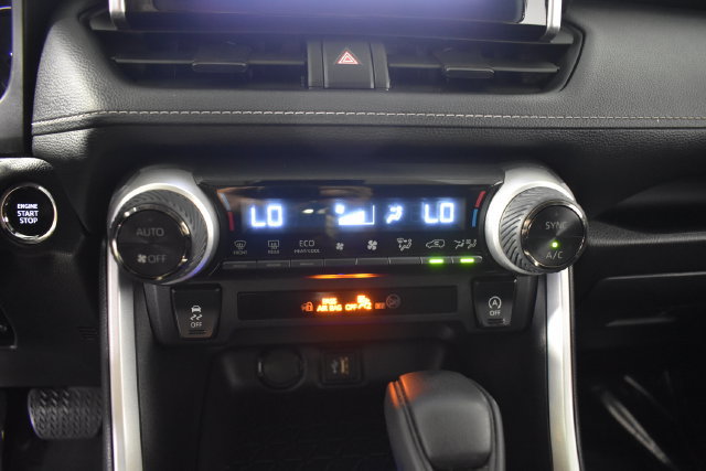 Used 2025 Toyota RAV4 XLE FWD image 23