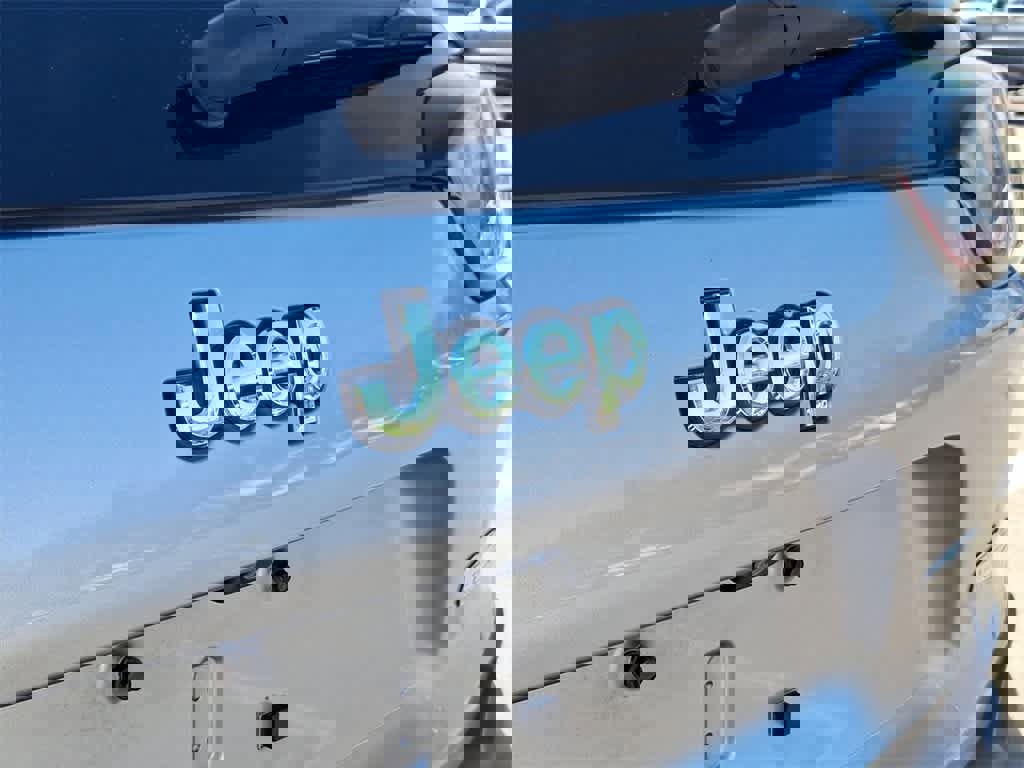 Used 2020 Jeep Cherokee Latitude image 28