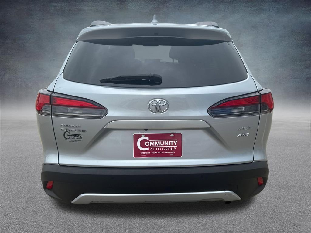 Used 2022 Toyota Corolla Cross XLE AWD/4WD image 4