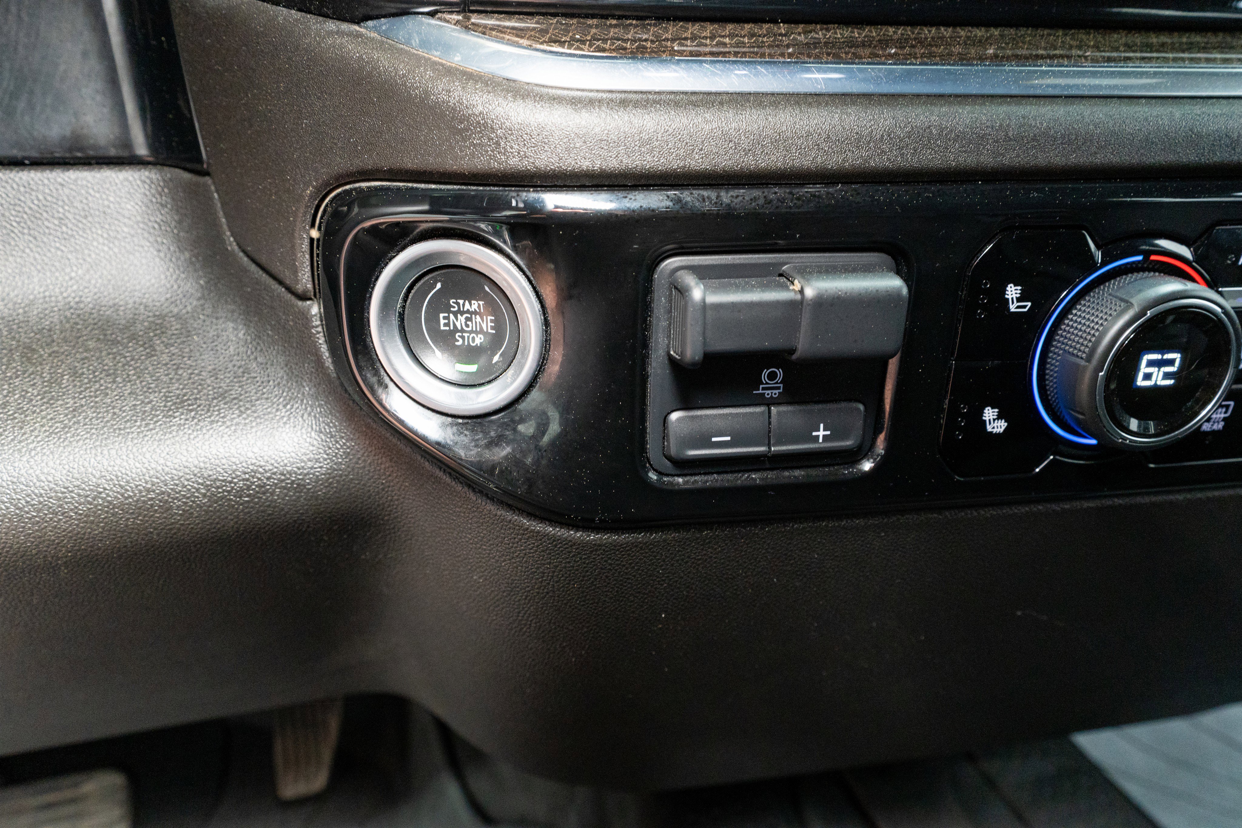 Used 2024 Chevrolet Silverado 2500 LT w/ Convenience Package image 22