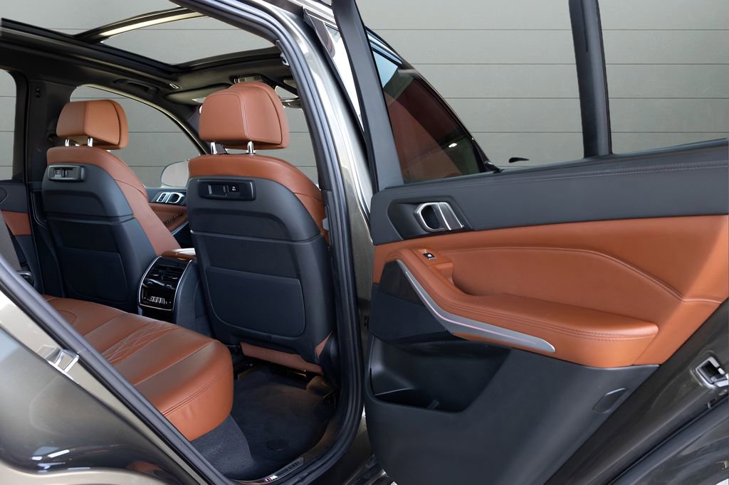 Used 2022 BMW X5 xDrive40i w/ M Sport Package AWD/4WD image 64