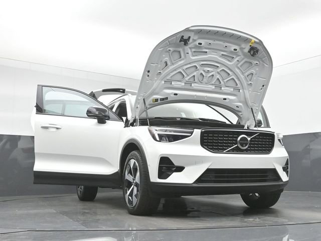 Used 2024 Volvo XC40 B5 Plus image 51