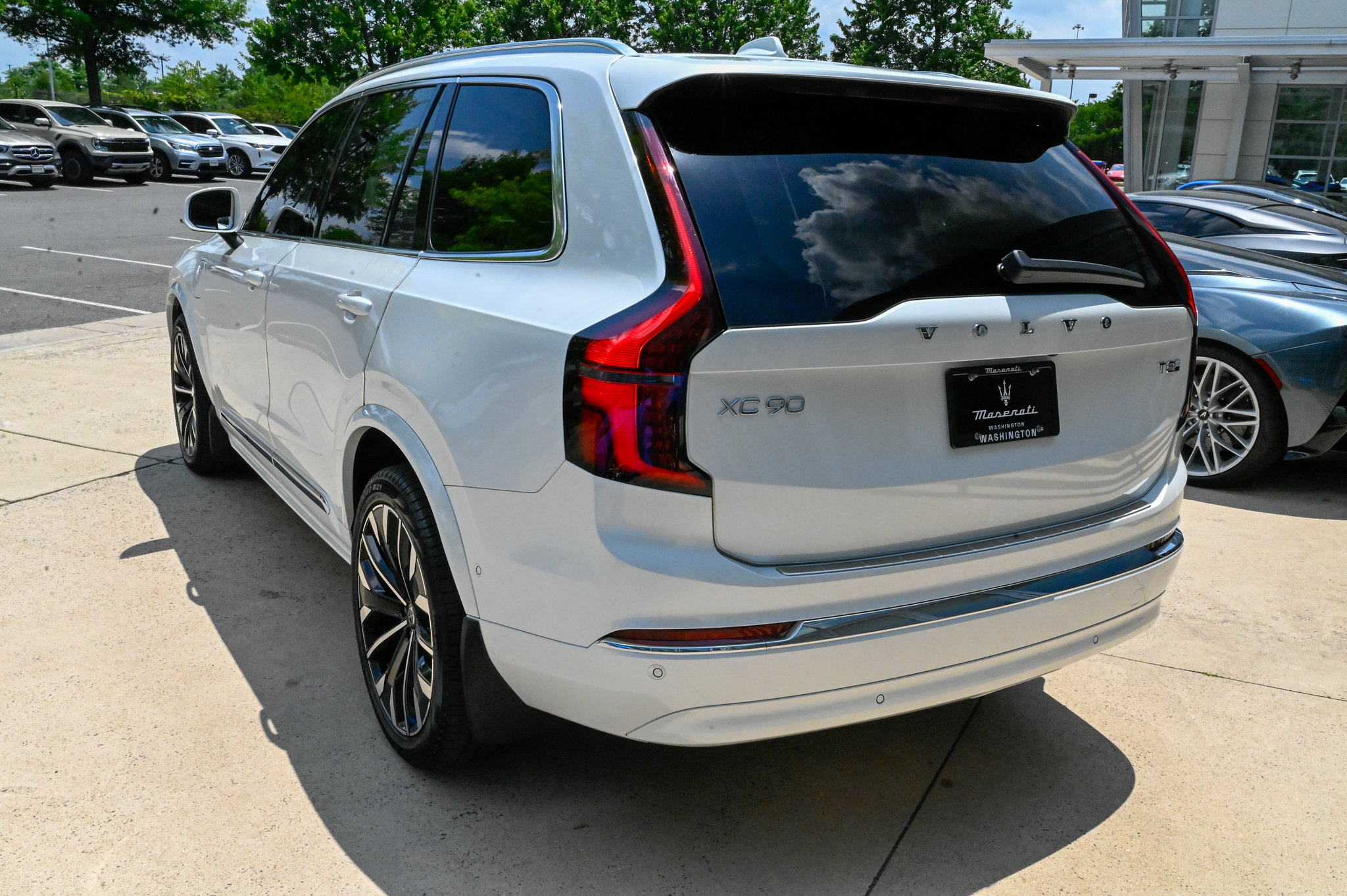 Used 2025 Volvo XC90 T8 Ultra w/ Protection Package Premier AWD/4WD image 7