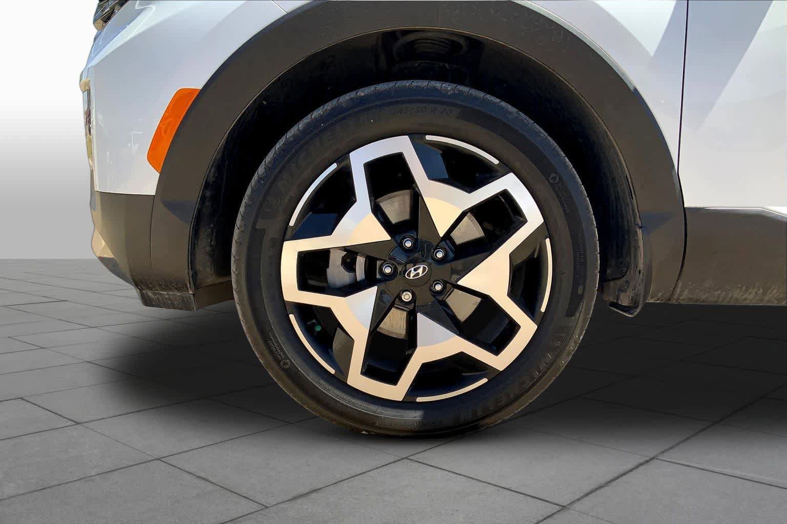 Used 2022 Hyundai Santa Cruz Limited image 11