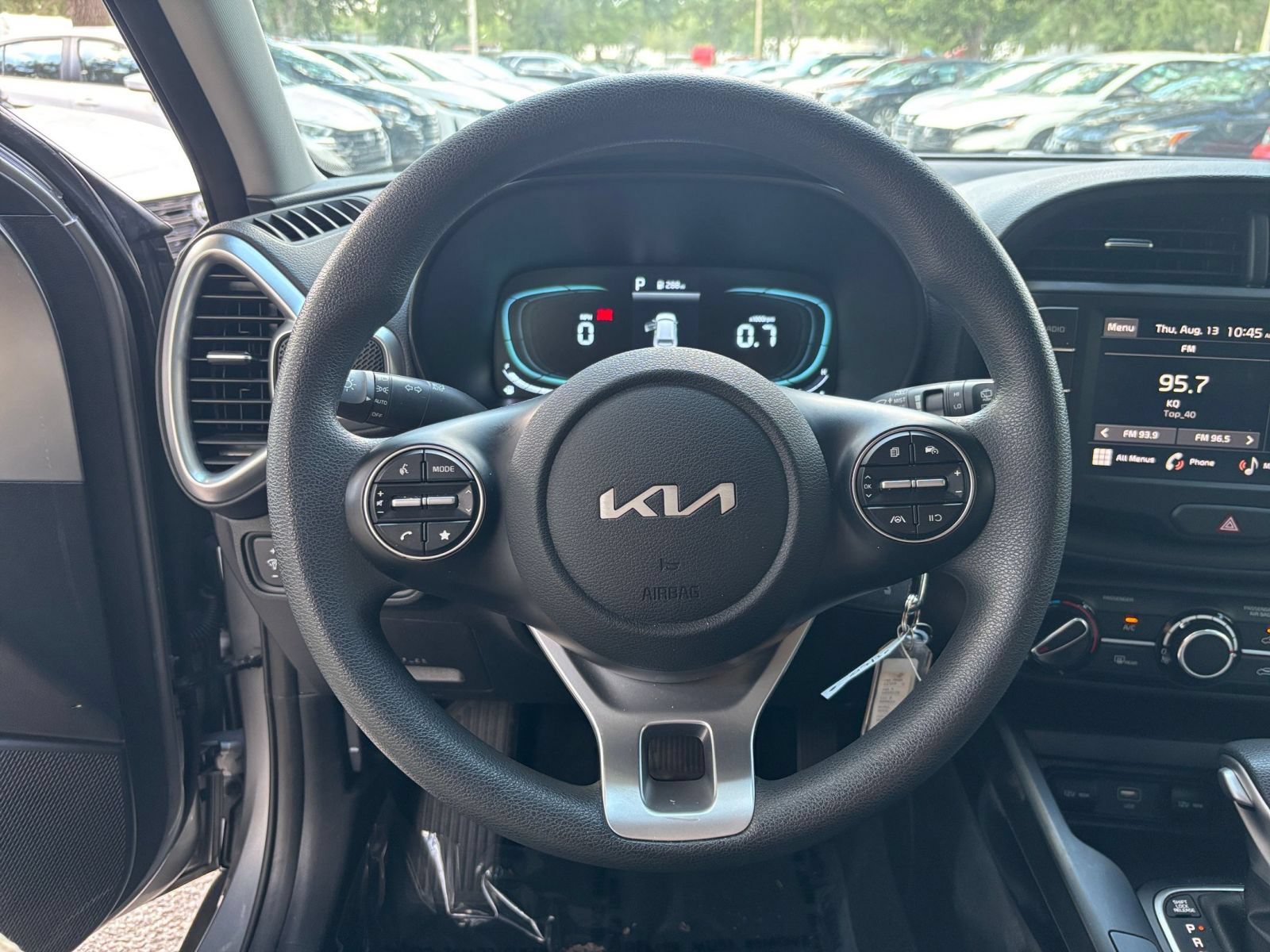 Used 2025 Kia Soul LX w/ LX Technology Package FWD image 25