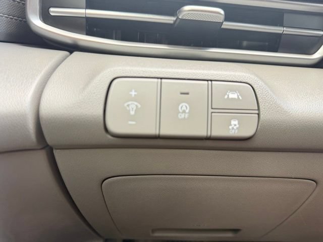 Used 2022 Hyundai Elantra SE FWD image 13