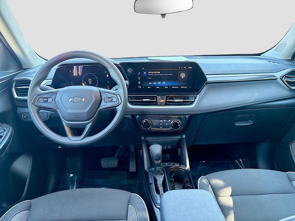 Used 2025 Chevrolet TrailBlazer LT AWD/4WD image 20