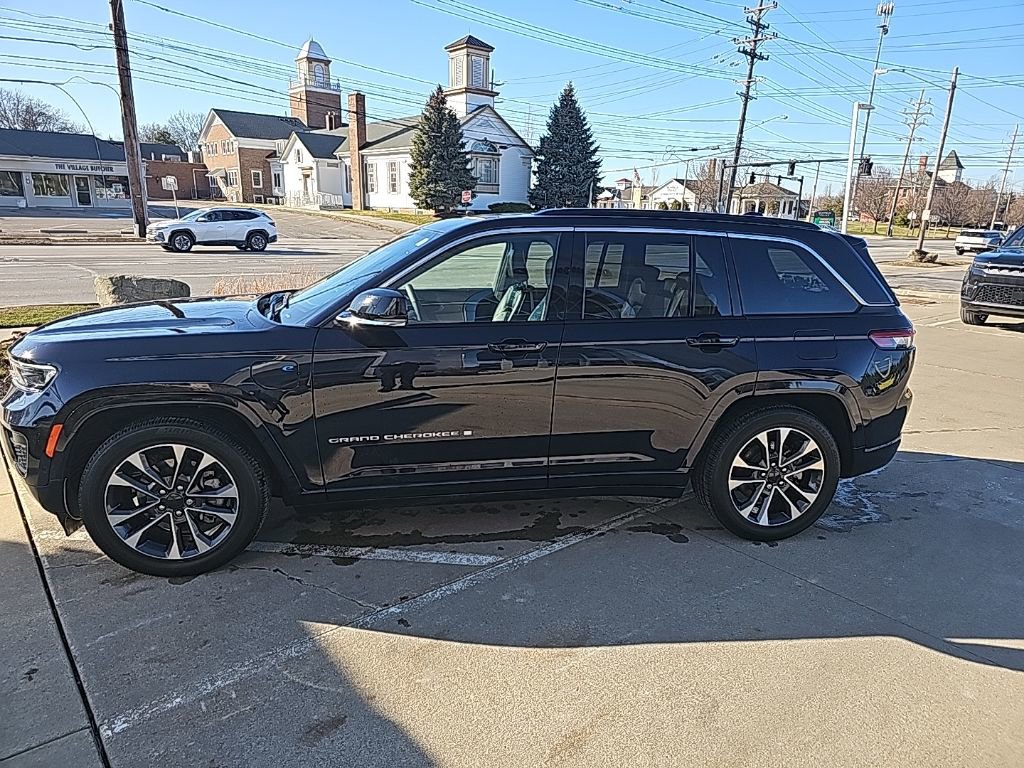 Used 2024 Jeep Grand Cherokee Overland image 8