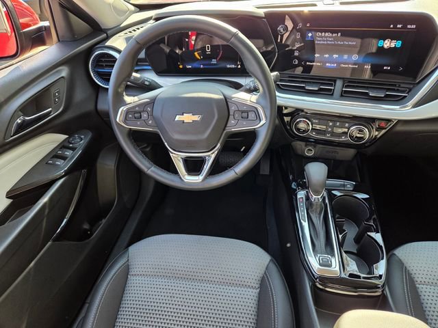 Certified 2025 Chevrolet Trax LT w/ LT Convenience Package image 14