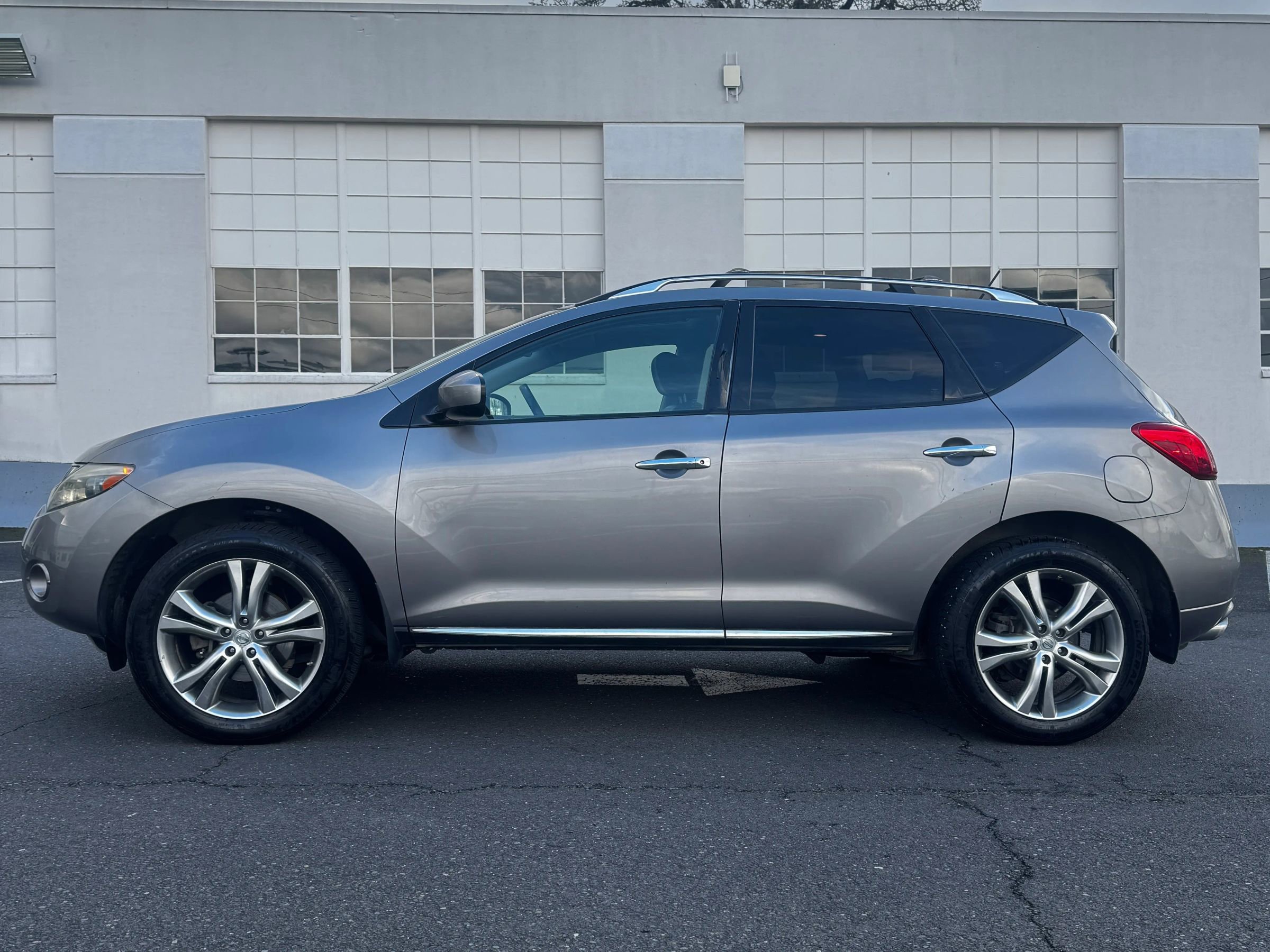 Used 2010 Nissan Murano LE w/ Navigation Pkg image 4
