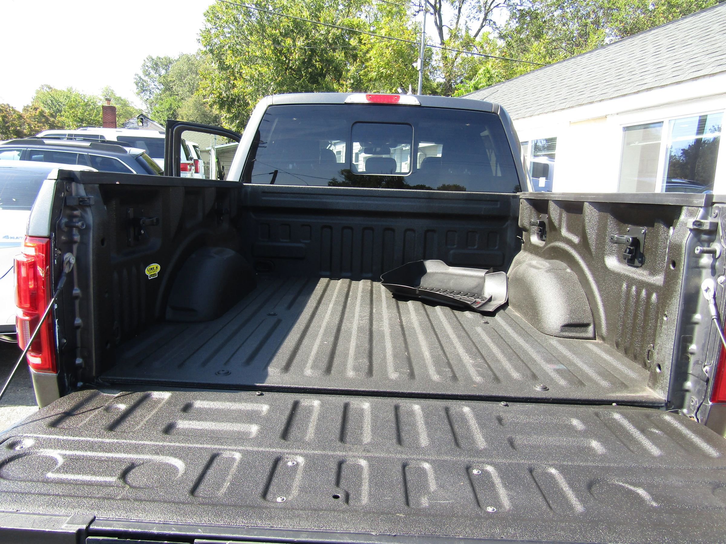 Used 2015 Ford F150 Platinum w/ Technology Package image 36