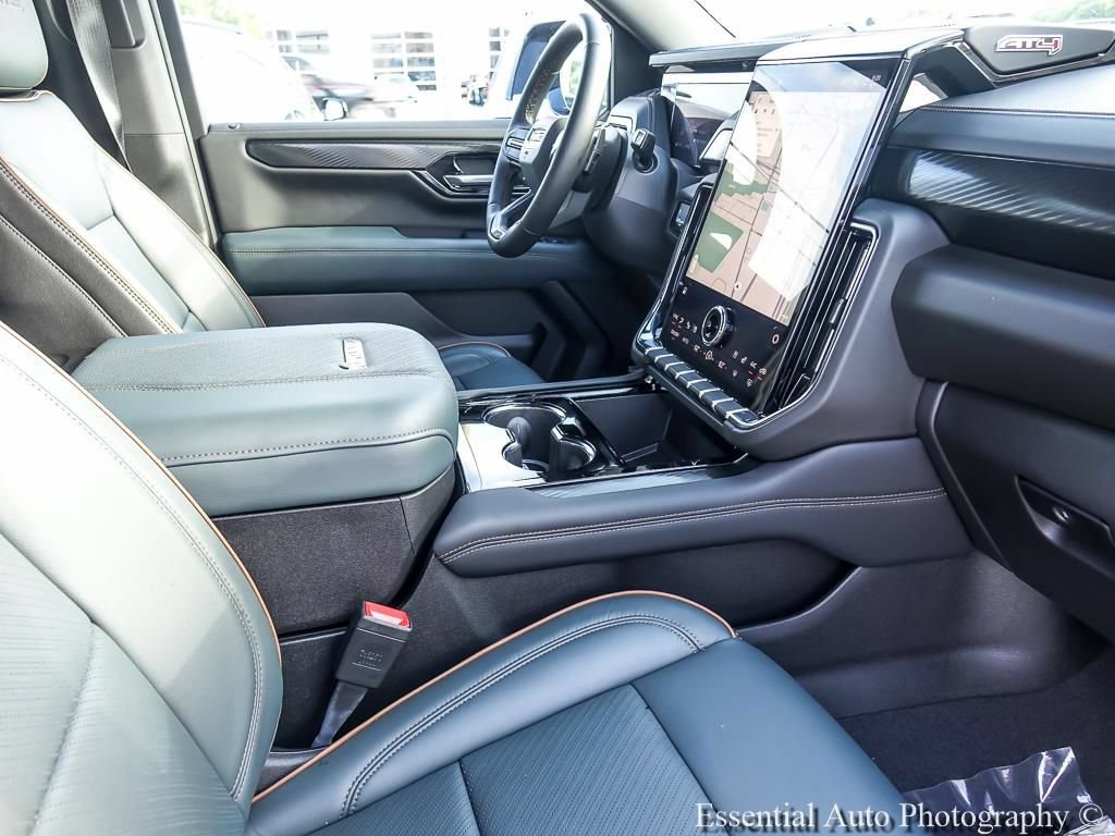 Used 2026 GMC Yukon AT4 AWD/4WD image 33