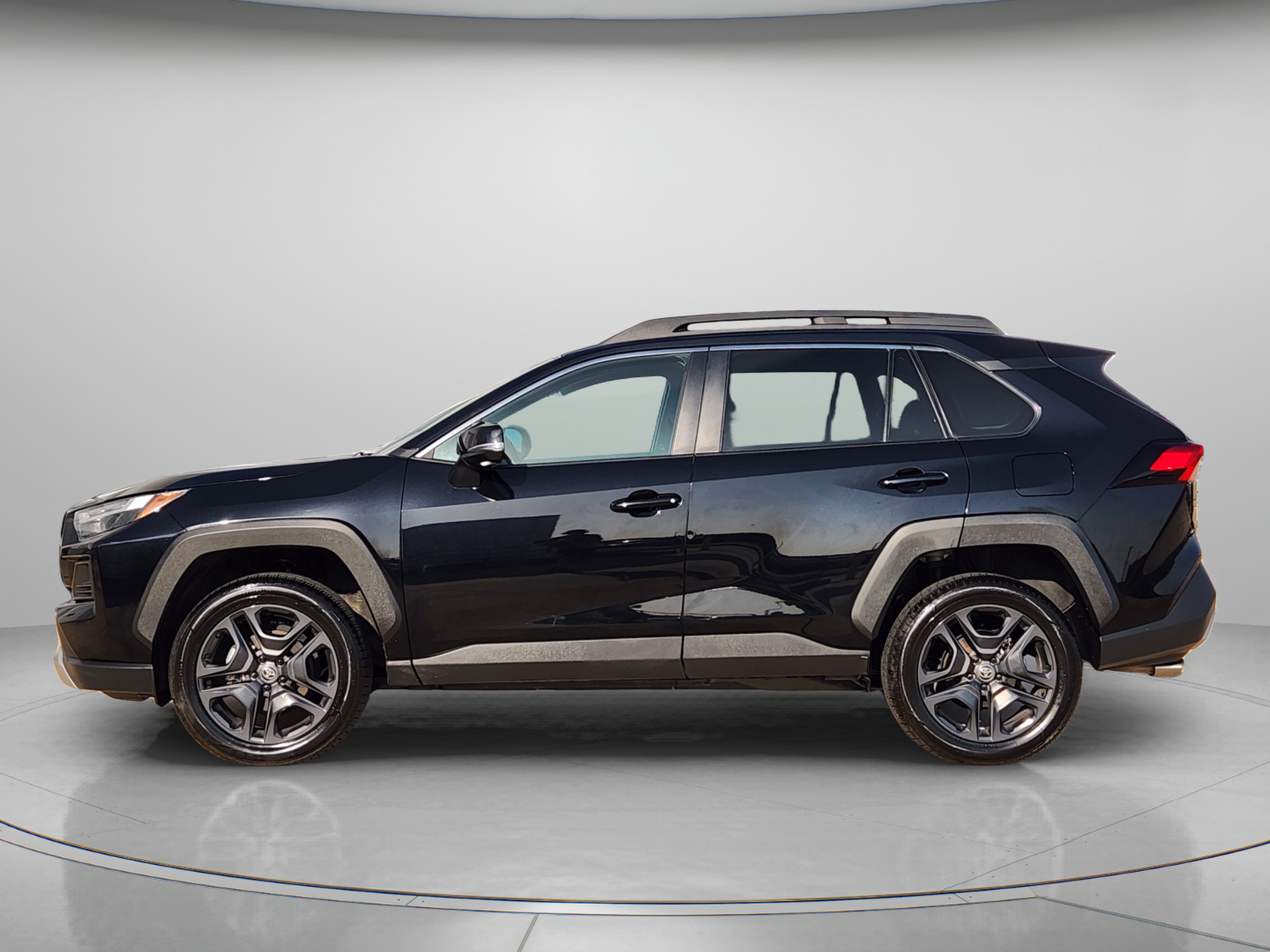 Used 2024 Toyota RAV4 Adventure AWD/4WD image 2