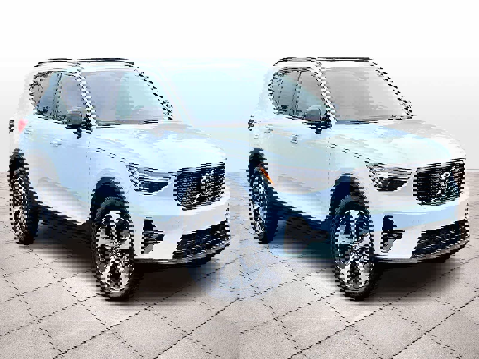 Used 2026 Volvo XC40 B5 Plus w/ Protection Package Premier image 2