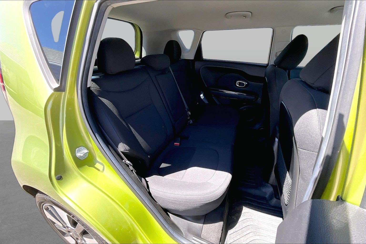 Used 2015 Kia Soul ! FWD image 23