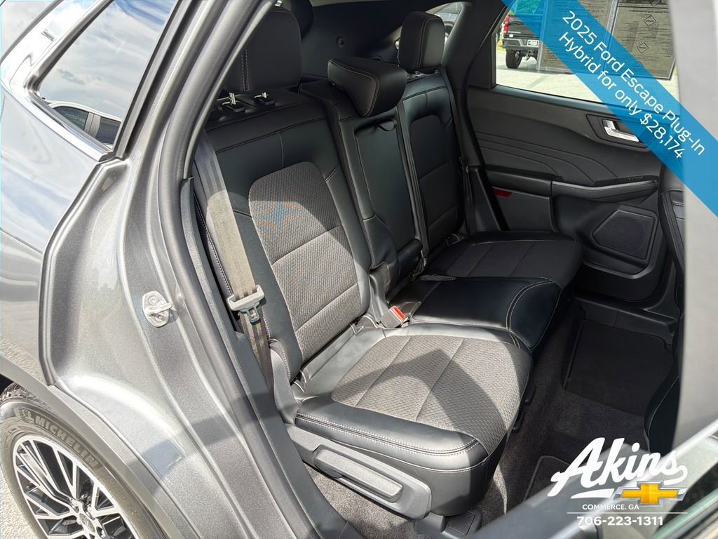Used 2025 Ford Escape SE image 19
