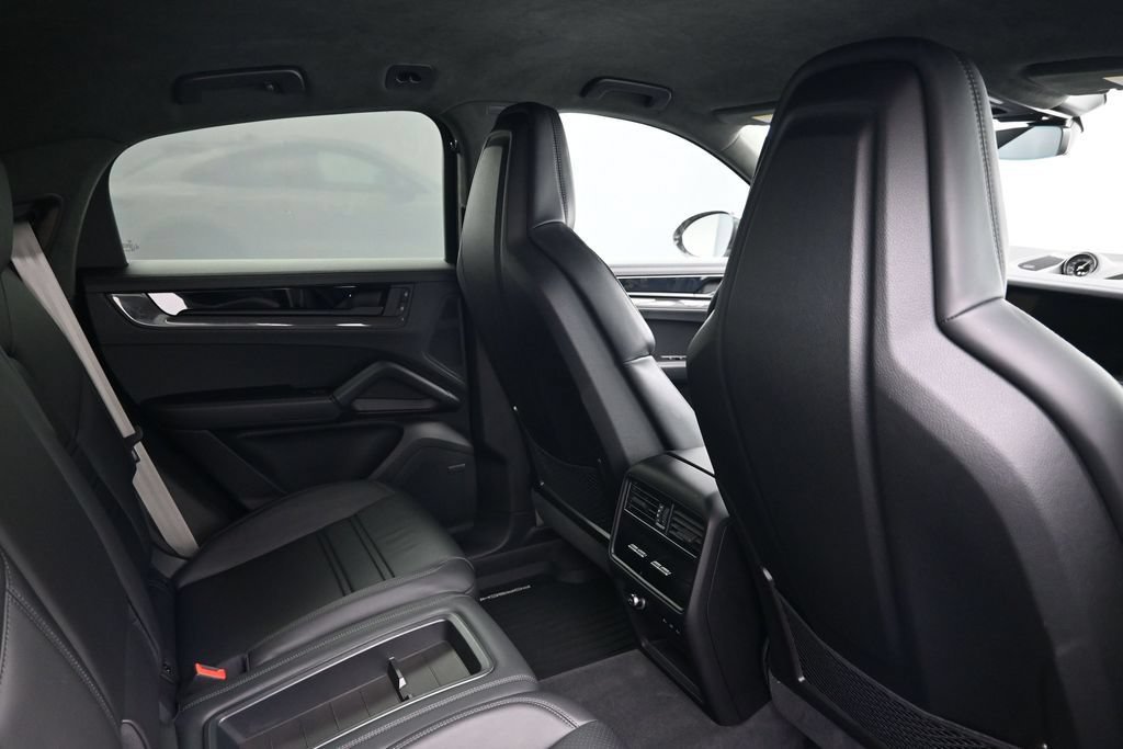 Certified 2025 Porsche Cayenne Turbo GT AWD/4WD image 7