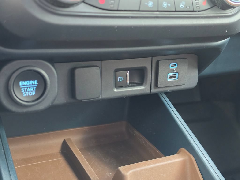Used 2022 Ford Maverick Lariat w/ Lariat Luxury Package FWD image 23