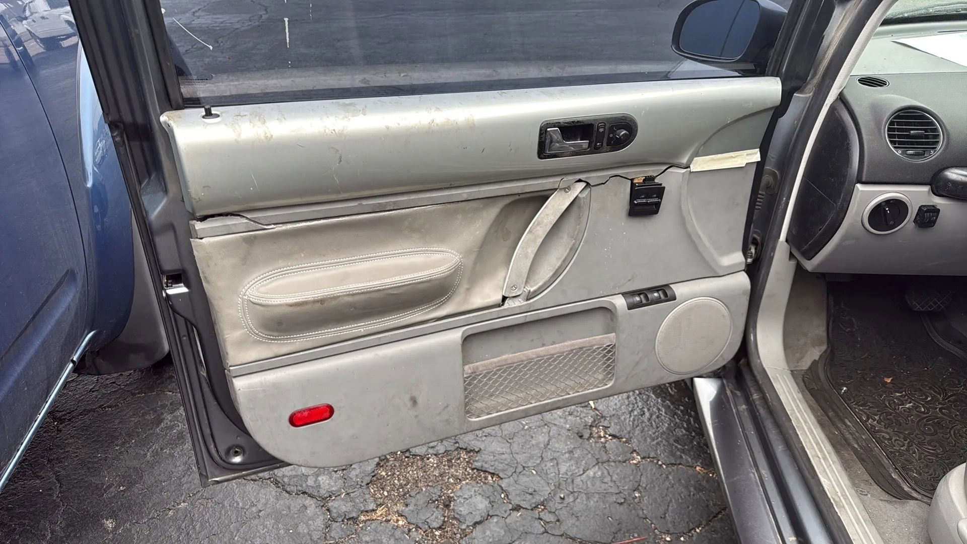 Used 2006 Volkswagen Beetle Coupe image 5