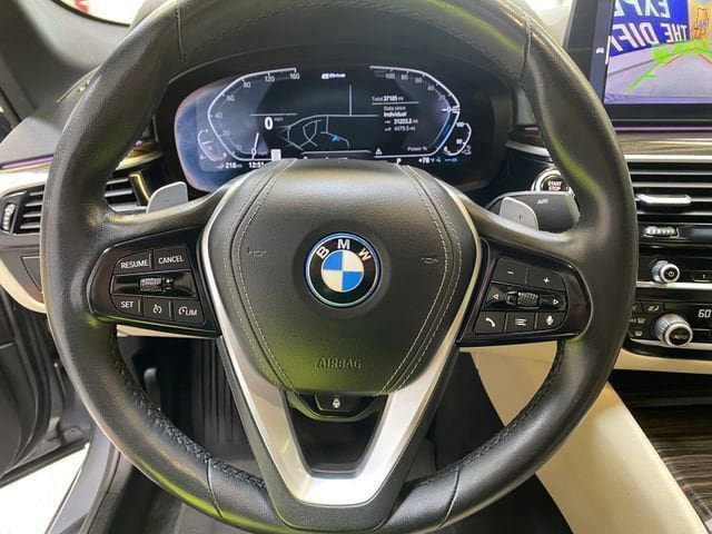 Used 2023 BMW 530e w/ Premium Package RWD image 32