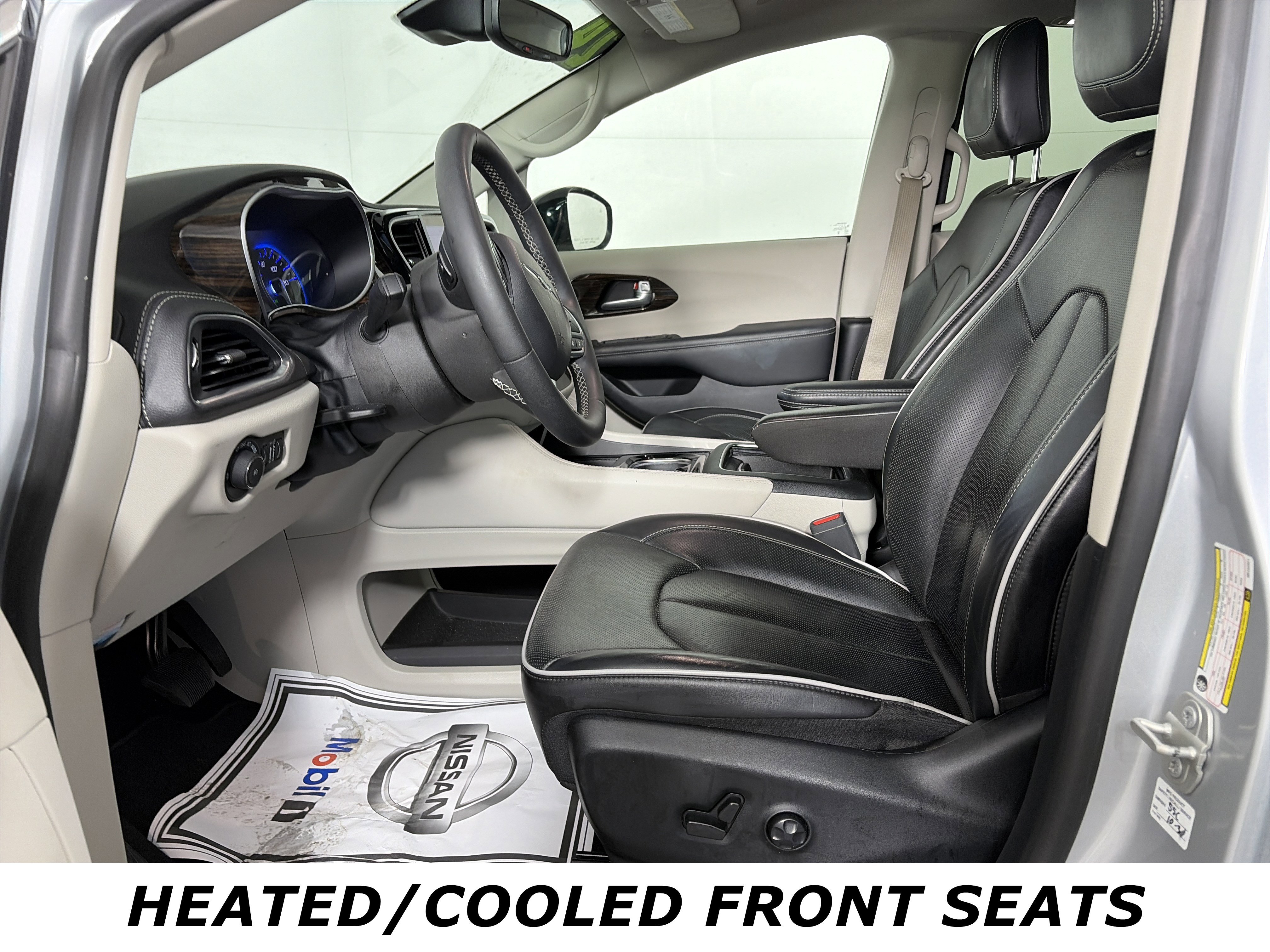 Used 2024 Chrysler Pacifica Limited image 10